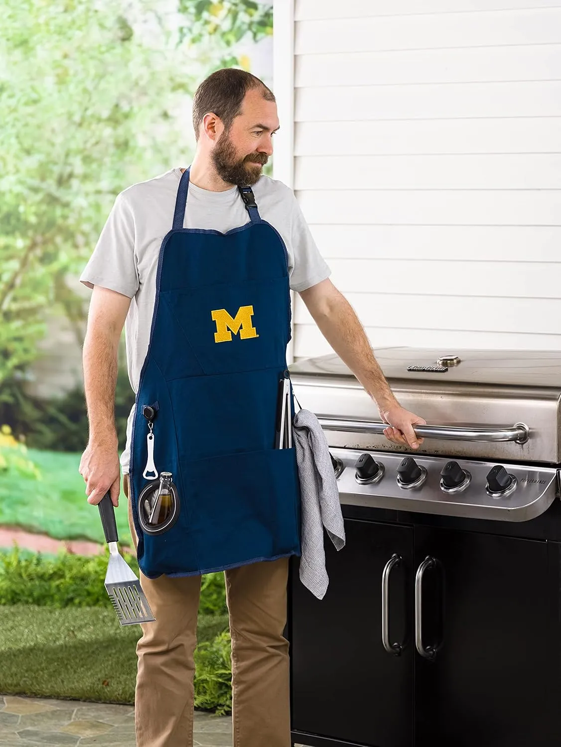 Team Sports America University of Michigan Grilling Apron | Bottle Opener and Insulated Beverage Holder | Adjustable Straps